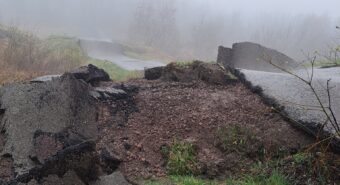 Frana a Boccassuolo di Palagano “si mangia” due strade e un ponte: lambite alcune abitazioni