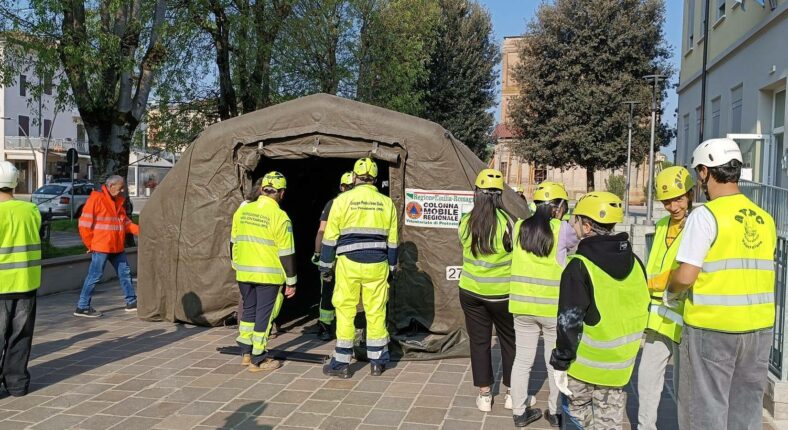 Il Gruppo Comunale di Protezione Civile di San Possidonio incontra gli studenti delle medie Il Gruppo Comunale di Protezione Civile di San Possidonio incontra gli studenti delle medie