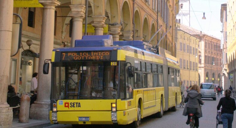 Autobus, dal 23 aprile a Modena 50 corse in più sulle linee 1, 7 e 8 Autobus, dal 23 aprile a Modena 50 corse in più sulle linee 1, 7 e 8