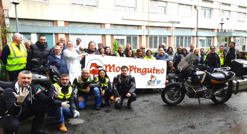 Con i rider di Moto Pinguino le uova di Pasqua al Policlinico giungono in sella a splendide motociclette Con i rider di Moto Pinguino le uova di Pasqua al Policlinico giungono in sella a splendide motociclette