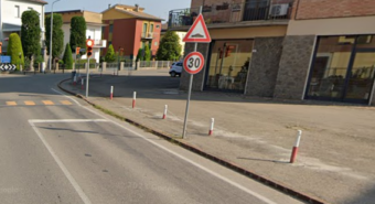 Nonantola, anziana fermata con una scusa al semaforo e derubata della collana