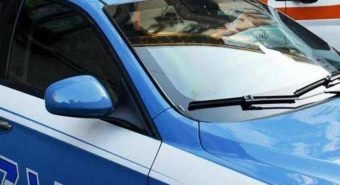 “Aiutatemi o accoltello qualcuno”, e colpisce una sconosciuta di 26 anni: arrestato a Milano