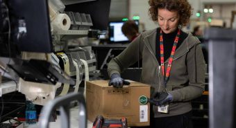 Amazon trasforma centro di distribuzione di Castel San Giovanni nel primo centro resi d’Italia