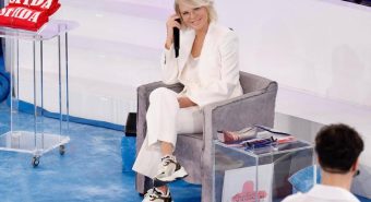 Amici, oggi domenica 7 dicembre: ospiti e anticipazioni