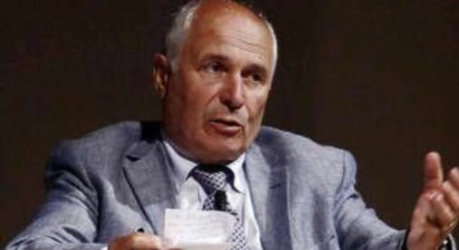 Anche il generale Camporini lascia 'Limes': "Non difende il diritto internazionale" Anche il generale Camporini lascia 'Limes': "Non difende il diritto internazionale"