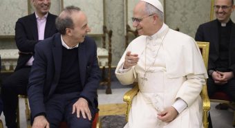 Benigni al Tg1, gaffe in diretta: “Ringrazio Papa Francesco…” – Il video