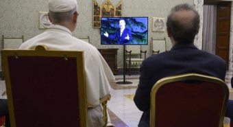 Benigni torna in tv: “San Pietro mio migliore amico, primo follower di Gesù”