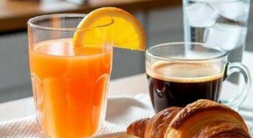 Ecco le 6 bevande da evitare al mattino, i pro e contro: cosa dice l'immunologo Ecco le 6 bevande da evitare al mattino, i pro e contro: cosa dice l'immunologo