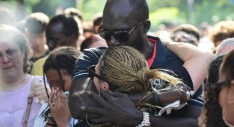 Fallou Sall ucciso per aver difeso un amico, 11 anni a imputato 16enne. Il padre: "Una vergogna"