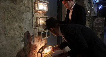 Hanukkah, cos'è la 'Festa delle luci' ebraica sconvolta dell'attentato a Sydney Hanukkah, cos'è la 'Festa delle luci' ebraica sconvolta dell'attentato a Sydney