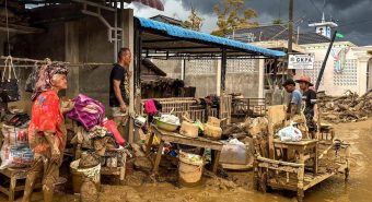 Inondazioni in Indonesia, più di 880 morti a Sumatra. Migliaia i feriti, centinaia i dispersi