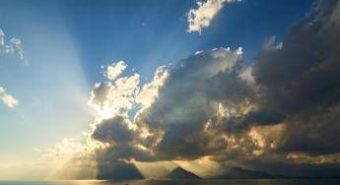 Italia sotto il sole, caldo in salita ma arrivano le nubi: le previsioni meteo