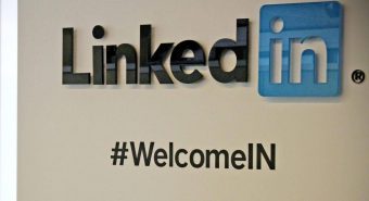 Linkedin, in automatico logo azienda su profilo? Il lavoratore rischia l’illecito