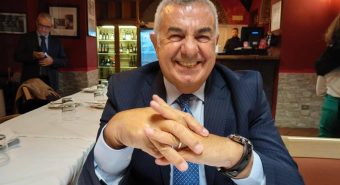 Lo sfogo dell'internista: "Siamo rimasti gli unici a rispettare la Costituzione" Lo sfogo dell'internista: "Siamo rimasti gli unici a rispettare la Costituzione"