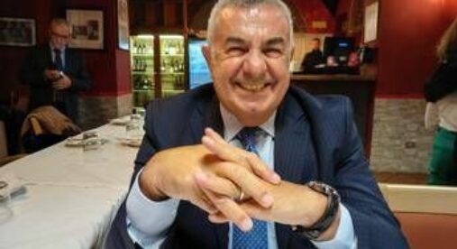 Lo sfogo dell'internista: "Siamo rimasti gli unici a rispettare la Costituzione" Lo sfogo dell'internista: "Siamo rimasti gli unici a rispettare la Costituzione"