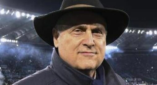 Lotito: "Domani la Lazio suonerà la campanella a Wall Street, unica con il Psg" Lotito: "Domani la Lazio suonerà la campanella a Wall Street, unica con il Psg"