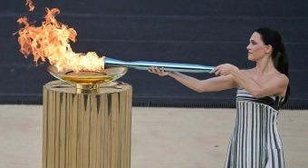 Milano Cortina 2026, fiamma olimpica accolta oggi in Italia da Mattarella