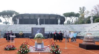 Nicola Pietrangeli, camera ardente al Foro Italico sulle note di Aznavour. Alle 15 i funerali