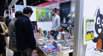 Più libri più liberi, tanti in fila davanti allo stand di ‘Passaggio al Bosco’. E anche Giannini dà forfait