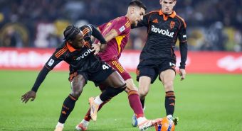 Roma-Como, lombardi in maglia... 'giallorossa'. I tifosi: "Ma indossano la nostra divisa?" Roma-Como, lombardi in maglia... 'giallorossa'. I tifosi: "Ma indossano la nostra divisa?"