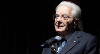 Ucraina-Russia, Mattarella: "Irresponsabile e inammissibile ridefinire confini con la forza" Ucraina-Russia, Mattarella: "Irresponsabile e inammissibile ridefinire confini con la forza"