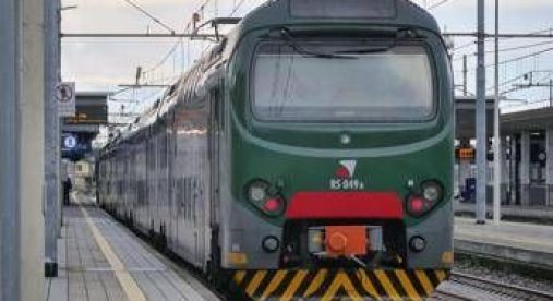 Sciopero generale 18 maggio, dai treni alla scuola: chi si ferma e perché Sciopero generale 18 maggio, dai treni alla scuola: chi si ferma e perché