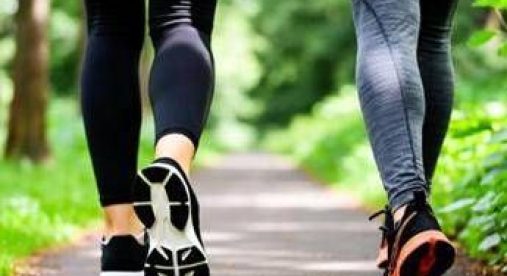 Camminare allunga la vita e allontana le malattie, il nuovo studio