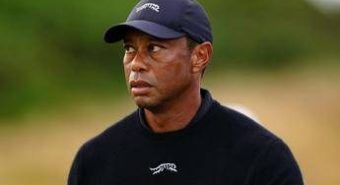 Tiger Woods arrestato dopo incidente d'auto, il suv si ribalta Tiger Woods arrestato dopo incidente d'auto, il suv si ribalta