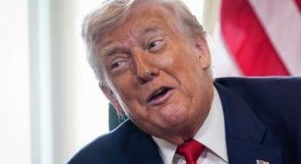 Trump: "Mi hanno detto che Mojtaba Khamenei è gay" Trump: "Mi hanno detto che Mojtaba Khamenei è gay"