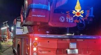 Auto in fiamme sulla superstrada Siena-Grosseto, morto 37enne