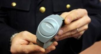 Braccialetti elettronici, linee guida: Commissione du femminicidio approva relaizone
