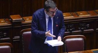 Caro carburante, Salvini: “Riserve aeroporti fino a tutto maggio, no emergenza”