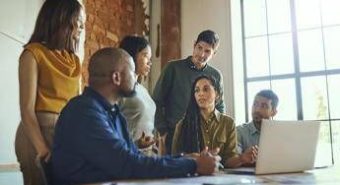 Cegos, 31% lavoratori teme la scomparsa del proprio lavoro per la diffusione dell’IA