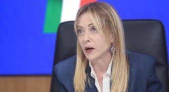 Energia, verso proroga più breve per taglio accise. Meloni: “Ue sia coraggiosa”