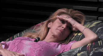 Grande Fratello Vip, Adriana Volpe ha lasciato momentaneamente la Casa: cosa è successo