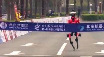 HONOR D1, il robot umanoide che corre 21 km in 50 minuti