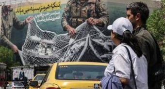 Iran, continua blocco navale a Hormuz: Usa ordinano a 31 navi di invertire la rotta. Pentagono: via il Segretario alla Marina Phelan – Diretta