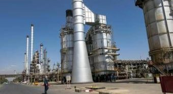 Iran ‘sommerso’ dal petrolio, Teheran sfrutta serbatoi abbandonati e container improvvisati