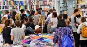 Leggere libri riduce il rischio di demenza? Ecco cosa c’è di vero secondo i medici anti-bufale