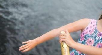 Melanoma, tre le mosse per prevenirlo. L'esperto: "La crema solare non basta"