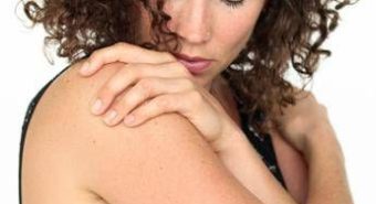 Prurito, da sintomo banale a spia problemi pelle: ﻿tutte le cause e le cure più innovative