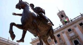 Roma Capitale, primo via libera a riforma costituzionale. Pd si astiene, Meloni: “Amarezza e stupore”