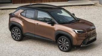 Toyota aggiorna la Yaris Cross, per la best-seller nuovo frontale e full hybrid 130 cv