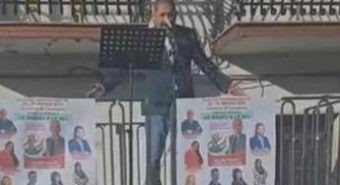 Amministrative, candidato sindaco del cosentino sale sul palco vestito da Pinocchio Amministrative, candidato sindaco del cosentino sale sul palco vestito da Pinocchio