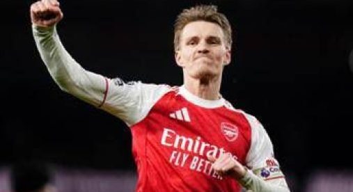 Arsenal vince Premier League dopo 22 anni, Manchester City pari con Bournemouth
