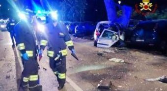 Auto contro albero a Forlì, morte due ragazze
