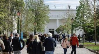 Biennale Arte, arrivati gli artisti a Venezia: lavori in corso a padiglione Russia