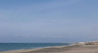 Cadavere sul bagnasciuga a Ostia, indagini in corso