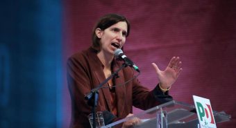 Consigliera Lega evoca i fatti di Modena al comizio Pd, sospesa dal partito. Meloni: "Solidarietà a Schlein"