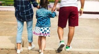 Famiglia Italia, Censis: meno figli e matrimoni, cresce l’età delle madri e le famiglie single